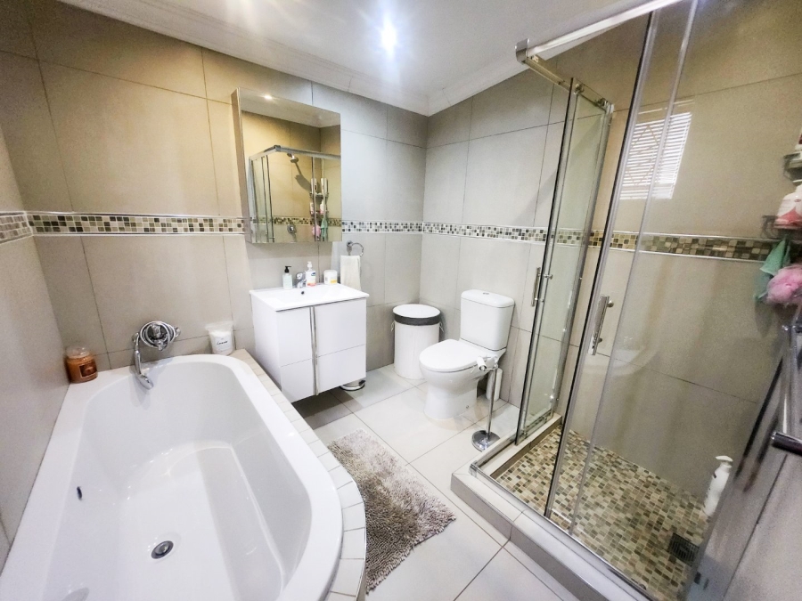 4 Bedroom Property for Sale in Flamwood North West